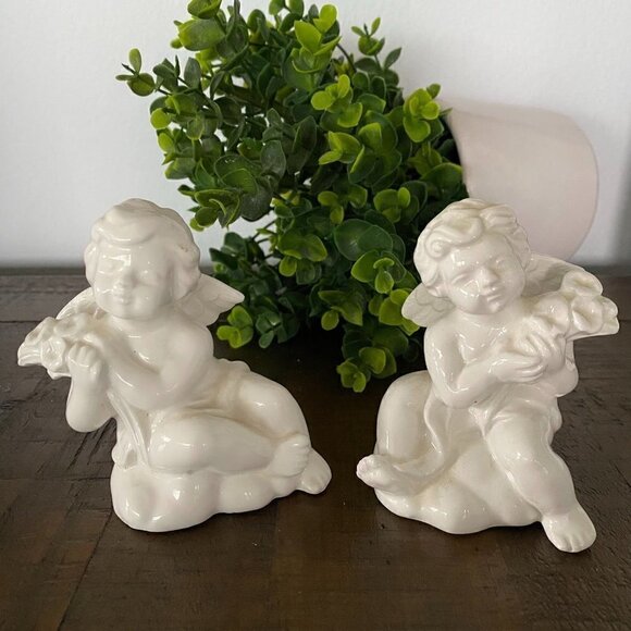 Omnibus Korea 1993 Angel Salt and Pepper Shakers - Picture 1 of 6